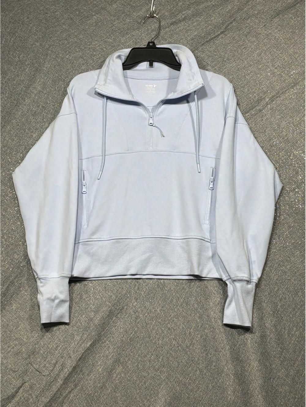 Men's Light Blue Half-Zip Pullover Sweatshirt with Zipper Pockets